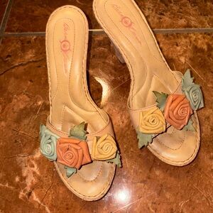American Vintage Tan Floral Heels
